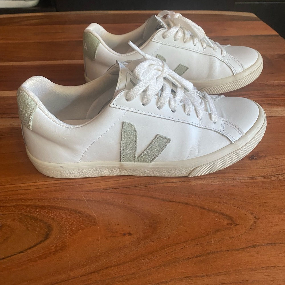 Veja Women's White and Light Green Sneakers